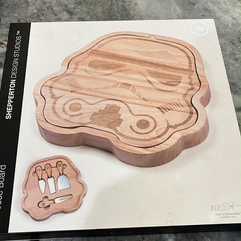 Stormtrooper Wooden Cheese Board Set